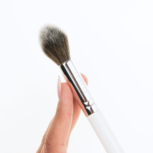 PRECISE TAPERED UNDER-EYE BRUSH
