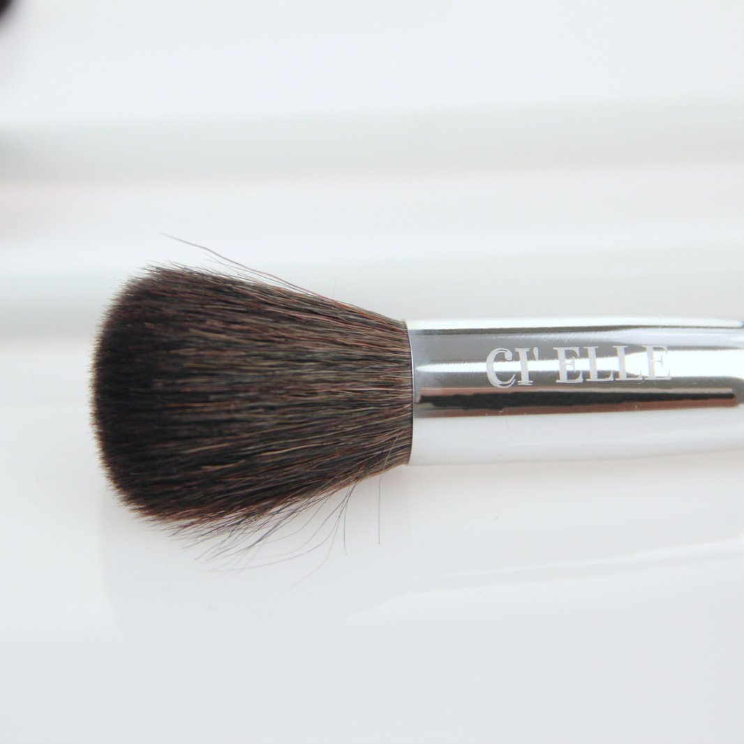 ROUND POWDER BRUSH